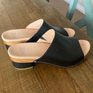 Dansko Maci Black Leather Chunky Mule